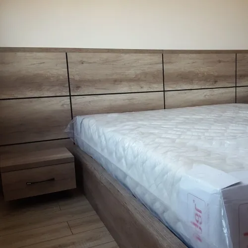 Yatak başı paneli ve karyolanın farklı açıdan görünümü